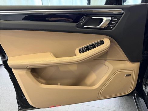 New 2026 Porsche Macan image 15