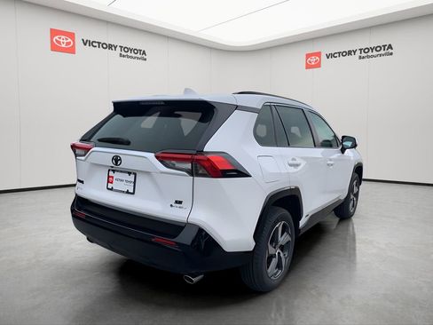 New 2025 Toyota RAV4 SE image 4