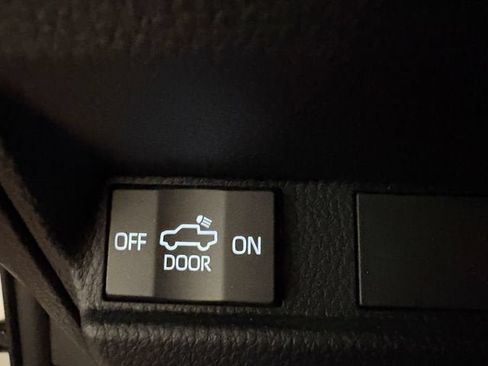 Used 2025 Toyota Tacoma SR5 AWD/4WD image 10