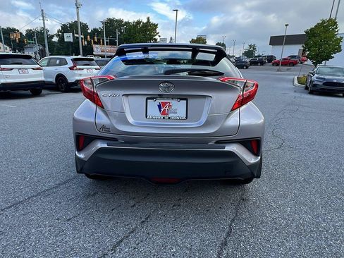 Used 2019 Toyota C-HR XLE FWD image 5