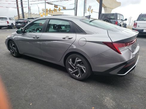 Used 2025 Hyundai Elantra SEL image 13