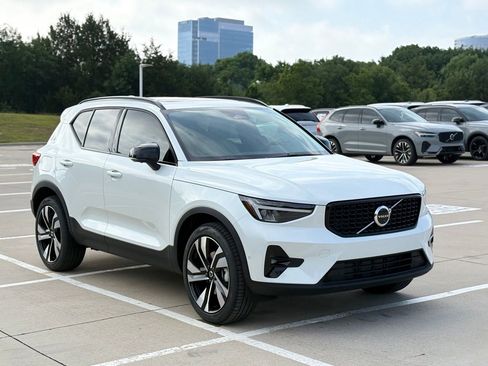 New 2026 Volvo XC40 B4 Plus w/ Protection Package Premier FWD image 4