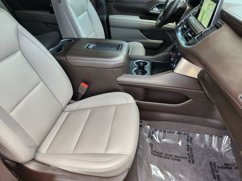 Used 2024 Chevrolet Tahoe LT w/ Luxury Package RWD image 20