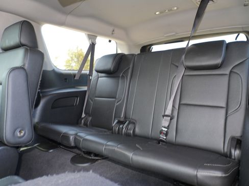 Used 2020 Chevrolet Suburban Premier AWD/4WD image 26