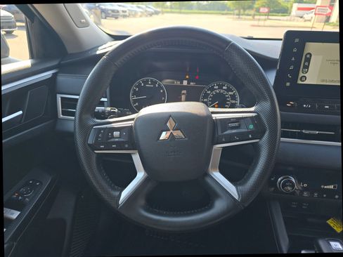 Used 2025 Mitsubishi Outlander SE AWD/4WD image 16