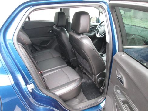 Used 2019 Chevrolet Trax LT w/ LT Convenience Package AWD/4WD image 17