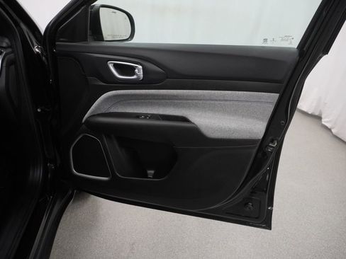 Certified 2023 Jeep Compass Latitude image 44