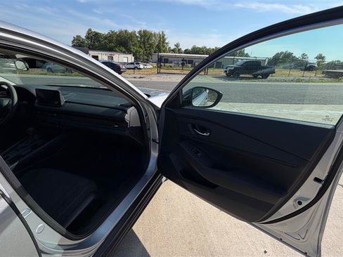 Used 2025 Honda Accord SE image 19