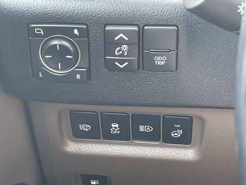 Used 2023 Lexus GX 460 Premium w/ Accessory Package AWD/4WD image 27
