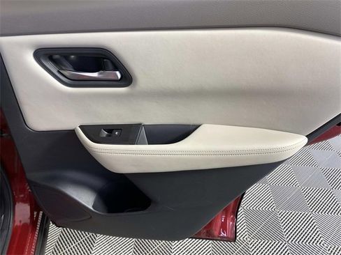 Used 2024 Nissan Rogue SV image 25