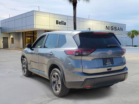 Used 2025 Nissan Rogue SV image 5