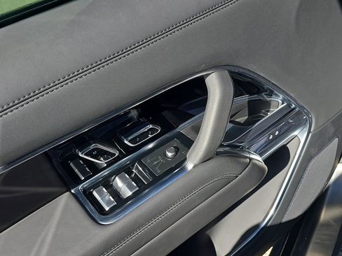 Certified 2023 Land Rover Range Rover SE image 11