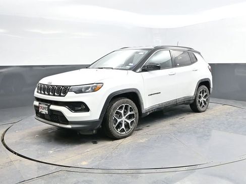 Used 2024 Jeep Compass Limited image 5