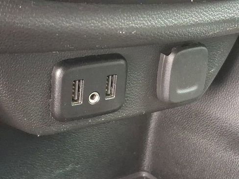 Used 2021 Chevrolet Traverse LT image 29