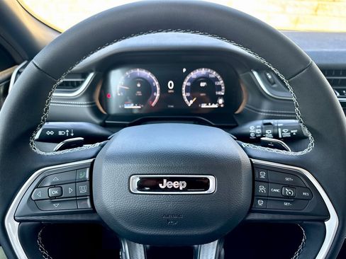 New 2025 Jeep Grand Cherokee Laredo image 23