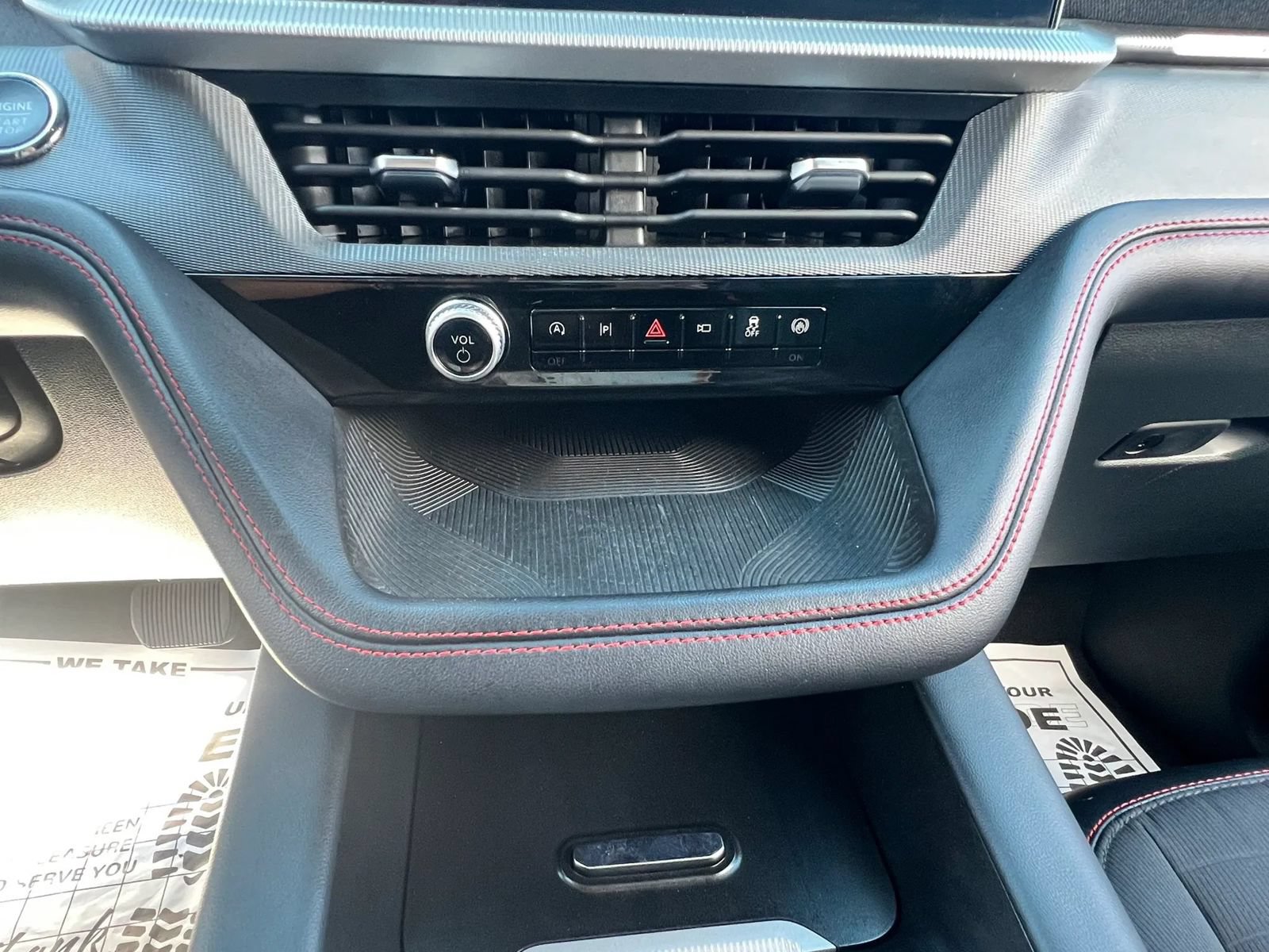 Used 2025 Ford Explorer ST-Line w/ ST-Line Street Pack AWD/4WD image 14