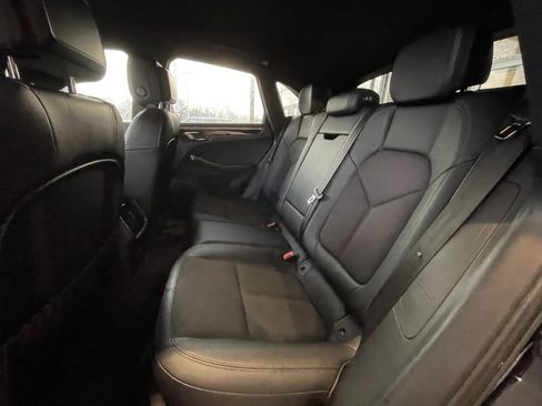 Used 2022 Porsche Macan image 26
