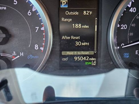 Used 2019 Toyota Highlander Plus FWD image 16
