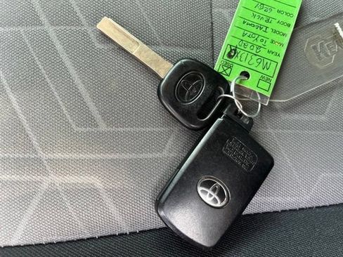 Used 2020 Toyota Tacoma TRD Sport RWD image 29