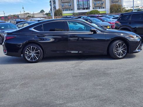 Used 2025 Lexus ES 300h w/ Premium Package FWD image 33