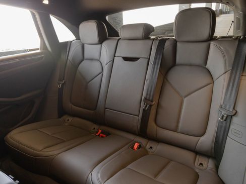 Certified 2026 Porsche Macan image 29