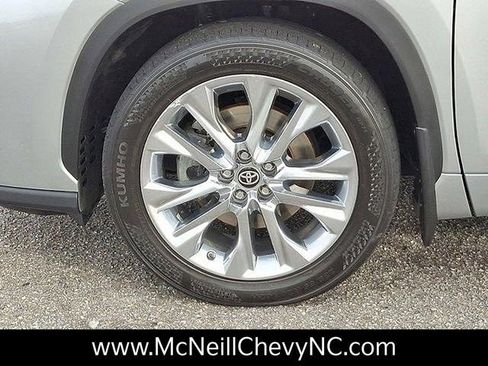 Used 2023 Toyota Highlander L image 8