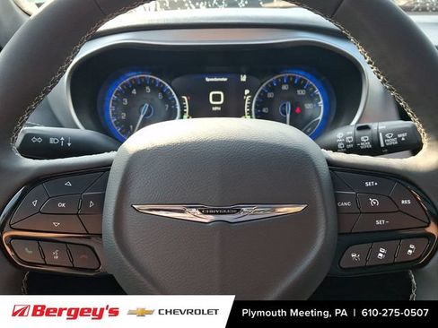 Used 2026 Chrysler Pacifica Limited w/ S Appearance Package FWD image 24