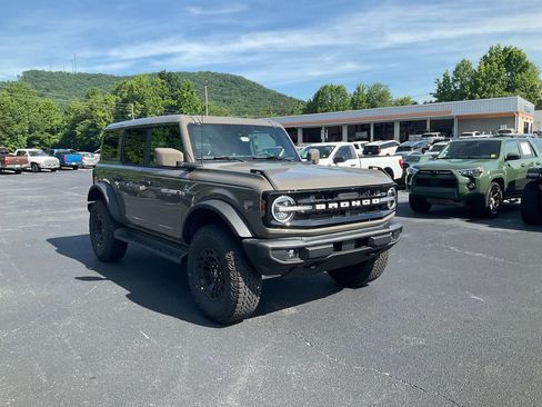 New 2026 Ford Bronco Outer Banks w/ Sasquatch Package AWD/4WD image 3