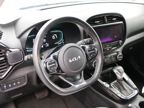 Used 2023 Kia Soul GT-Line FWD image 17