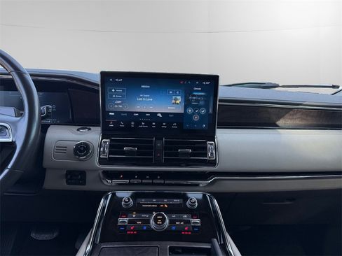Used 2023 Lincoln Navigator L Reserve image 9