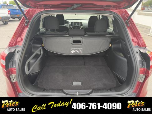 Used 2016 Jeep Cherokee Sport w/ Cold Weather Group AWD/4WD image 8