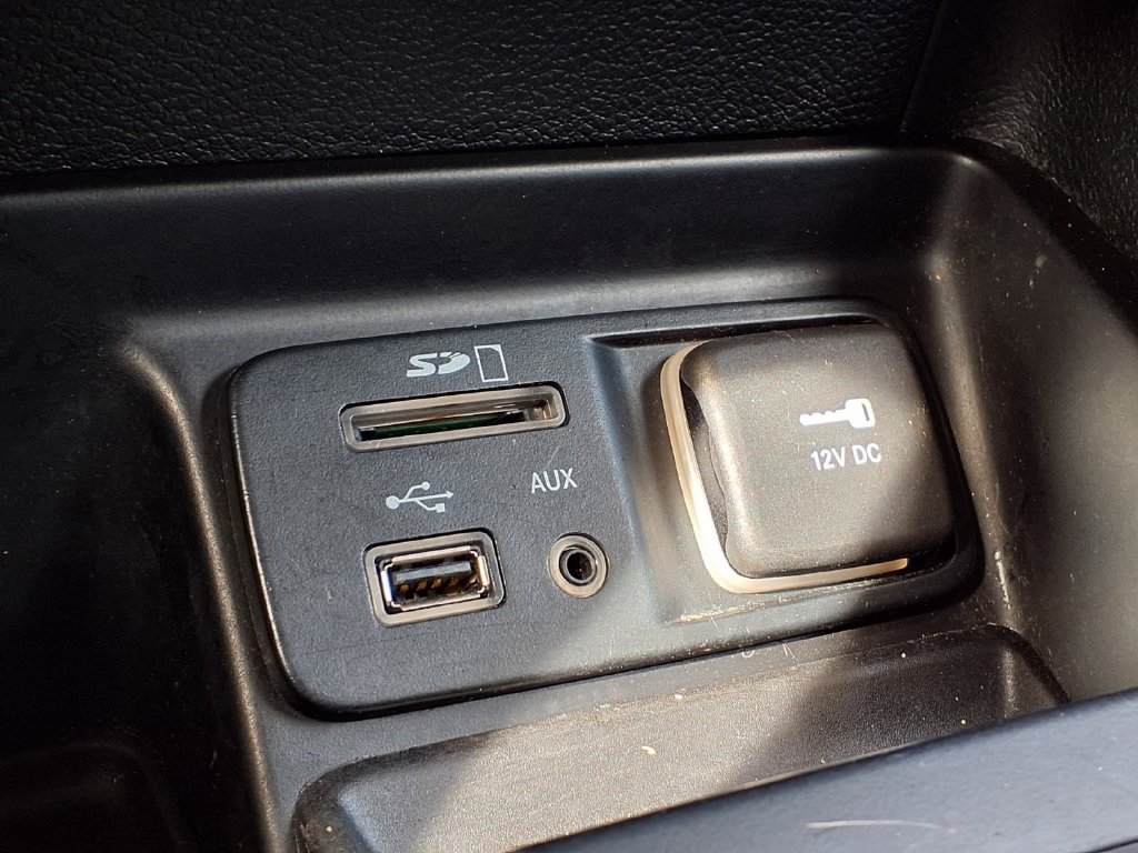 Used 2018 Jeep Cherokee Latitude Plus FWD image 20