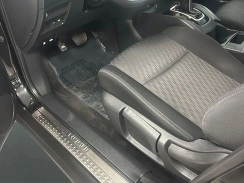Used 2017 Nissan Rogue S FWD image 24