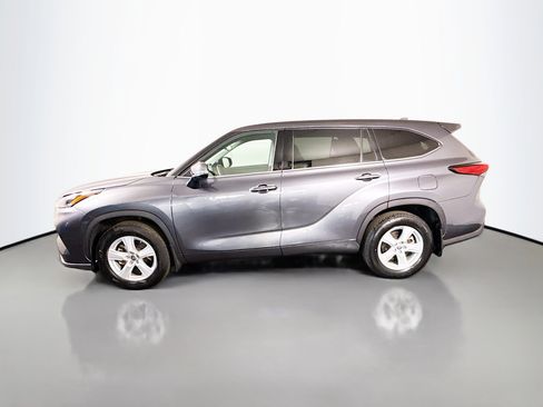 Used 2020 Toyota Highlander LE image 6