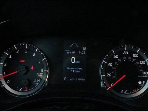 Used 2021 Toyota Highlander LE image 25