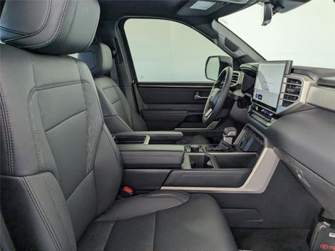Used 2025 Toyota Tundra Limited image 24