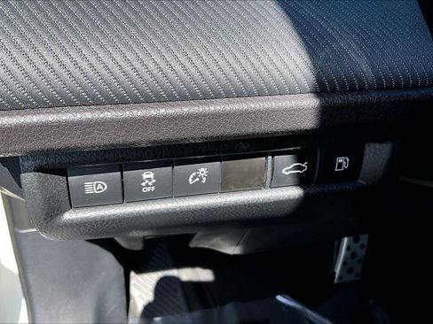 Used 2025 Toyota Camry SE FWD image 35