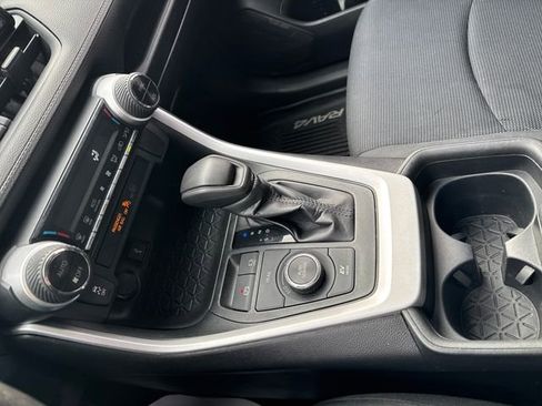 Used 2020 Toyota RAV4 LE image 24