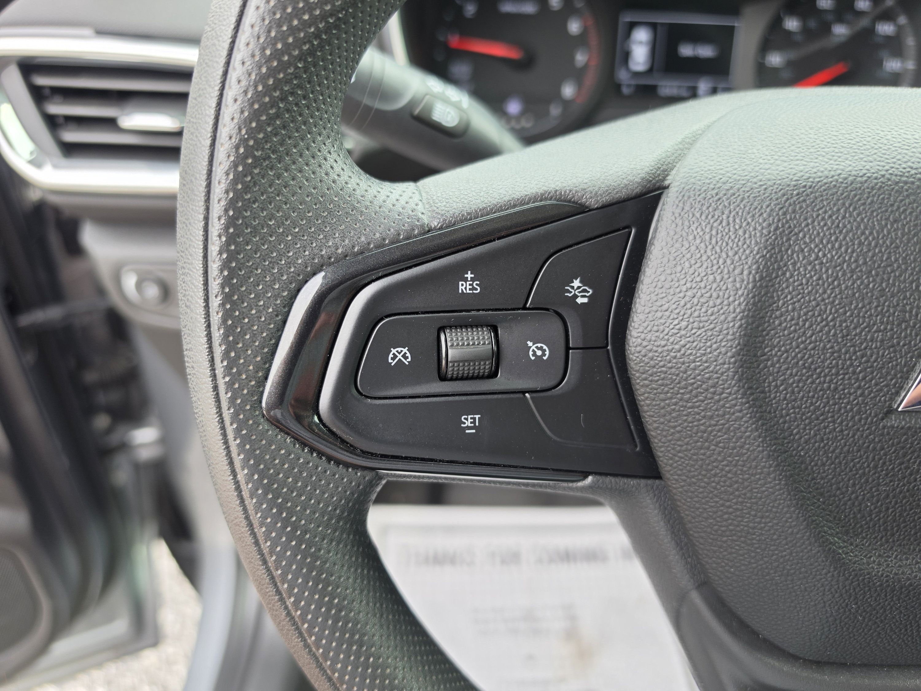 Used 2023 Chevrolet TrailBlazer LT FWD image 32
