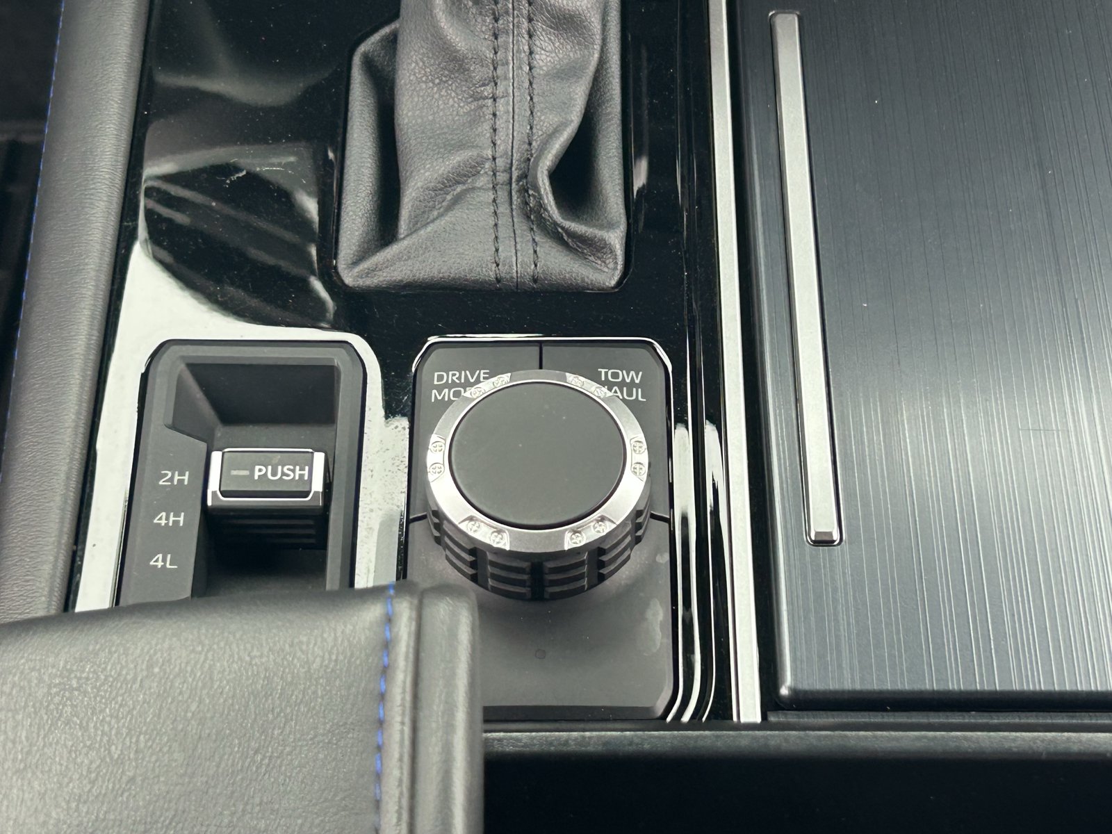 Used 2025 Toyota Sequoia Platinum AWD/4WD image 23