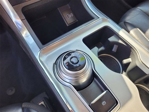 Used 2022 Ford Edge Titanium image 16