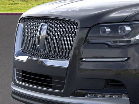 New 2024 Lincoln Navigator L Reserve image 17