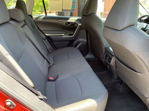 Used 2024 Toyota RAV4 LE AWD/4WD image 31