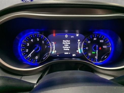 Used 2024 Chrysler Pacifica Touring-L image 9