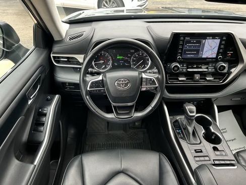 Used 2022 Toyota Highlander XLE image 27