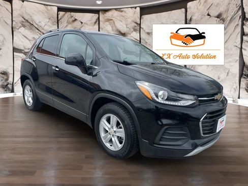 Used 2019 Chevrolet Trax LT w/ LT Convenience Package FWD image 1