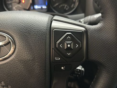 Used 2017 Toyota Tacoma TRD Off-Road AWD/4WD image 27