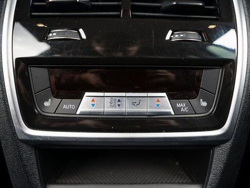 Used 2022 BMW X7 xDrive40i w/ Premium Package image 38