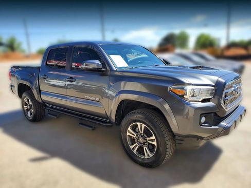 Used 2017 Toyota Tacoma TRD Sport w/ Tow Package image 9