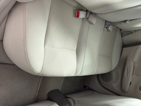 Used 2015 Nissan Versa SL image 20